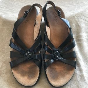 Clarks sandals Sz9.5 Black leather GUC